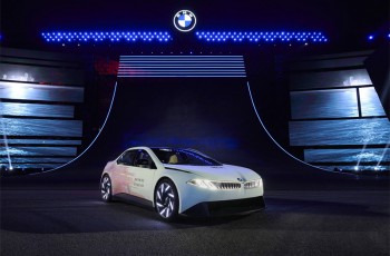 BMW新世代驾趣概念车首次亮相上海，亮剑电动时代巅峰掌控力